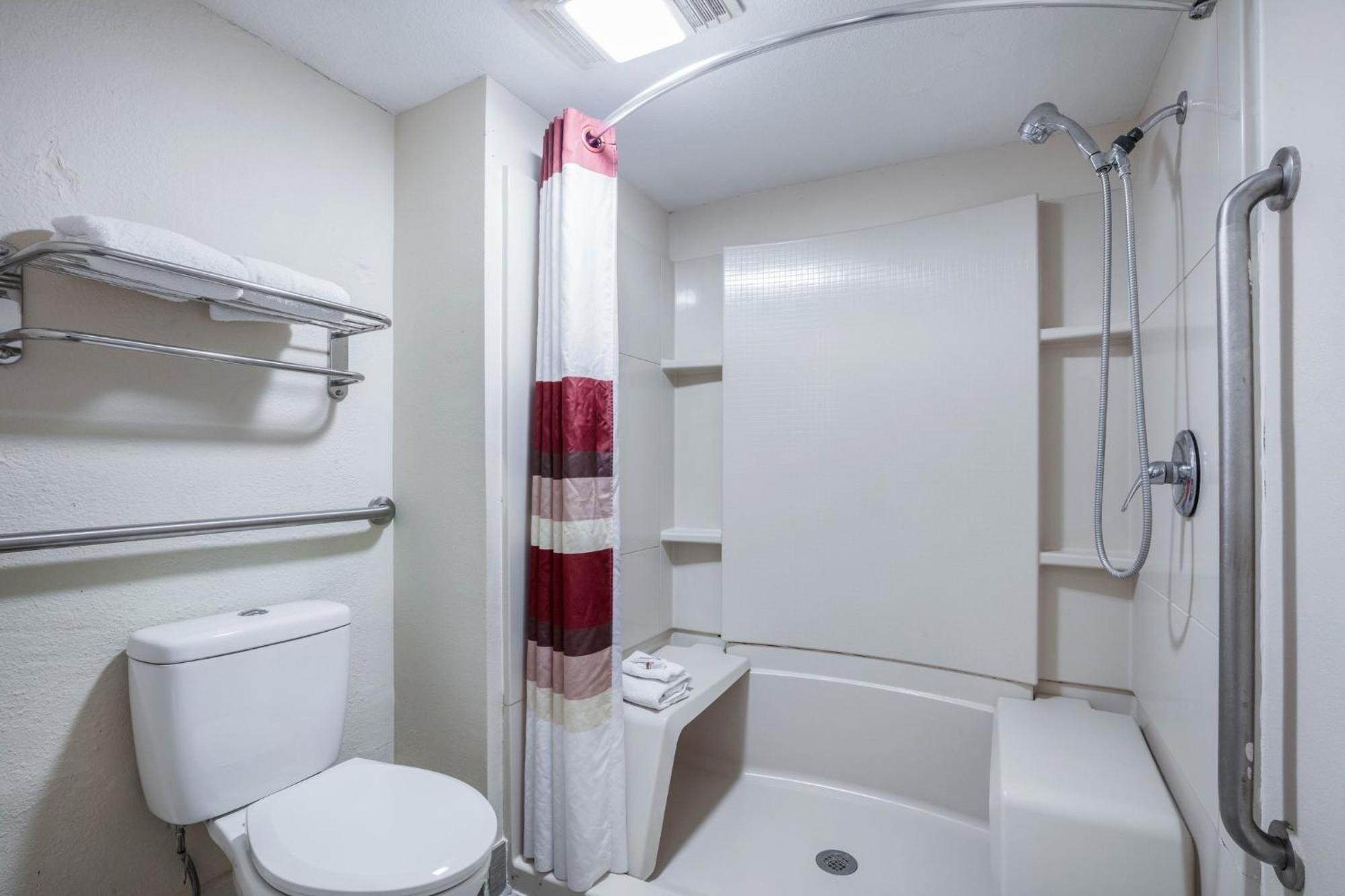 Red Roof Inn Форрест-Сити Экстерьер фото