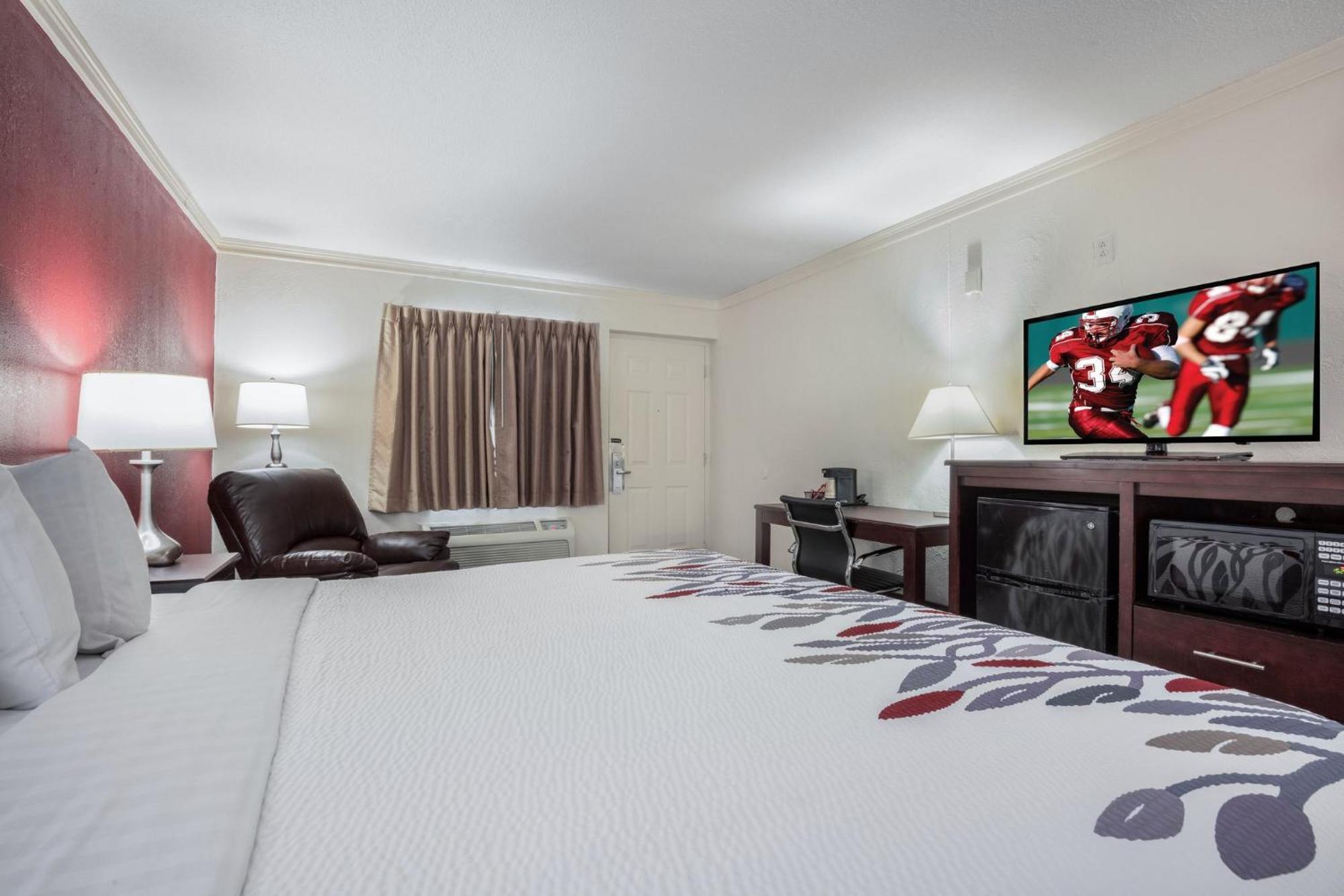 Red Roof Inn Форрест-Сити Экстерьер фото