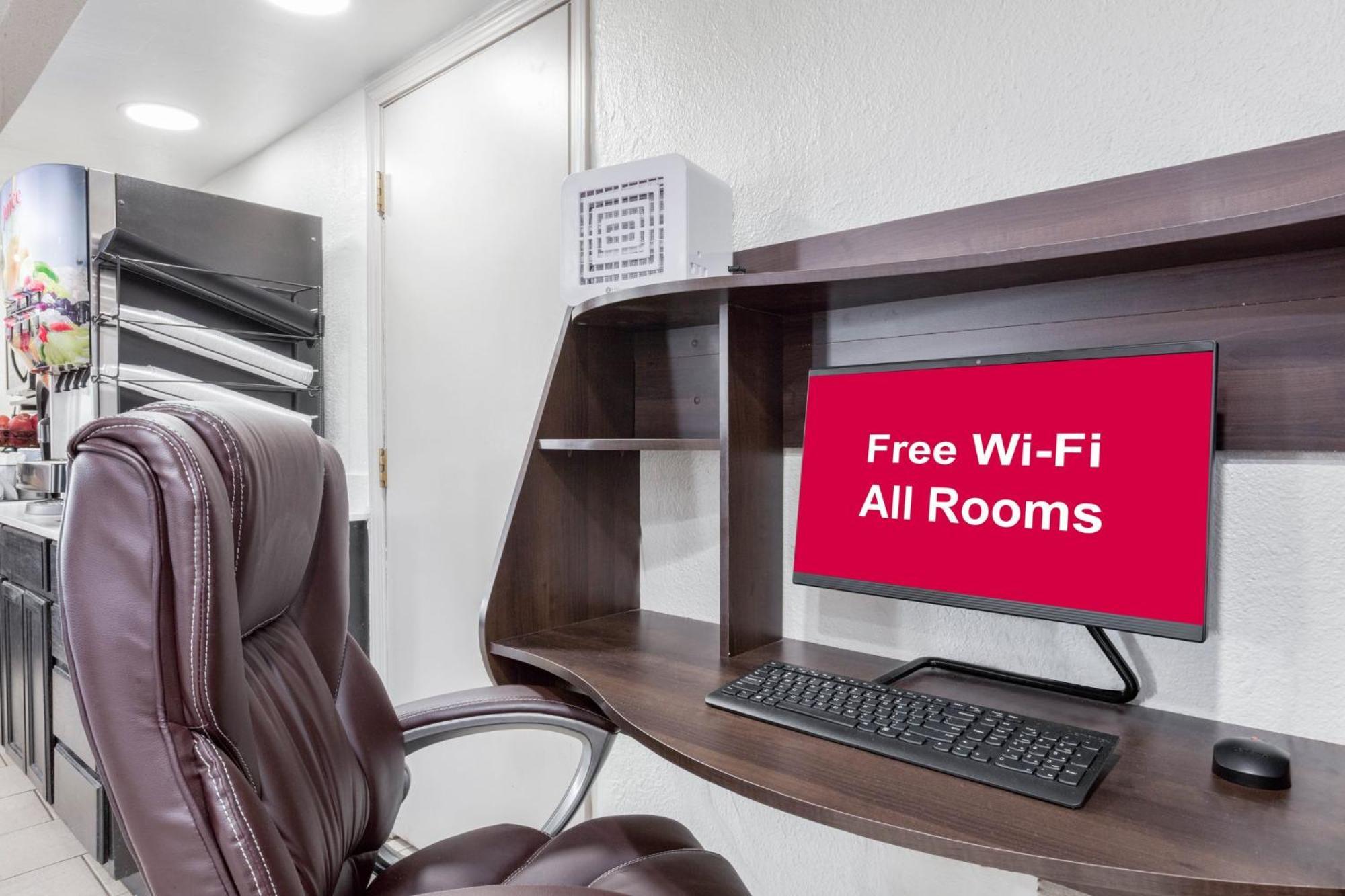 Red Roof Inn Форрест-Сити Экстерьер фото